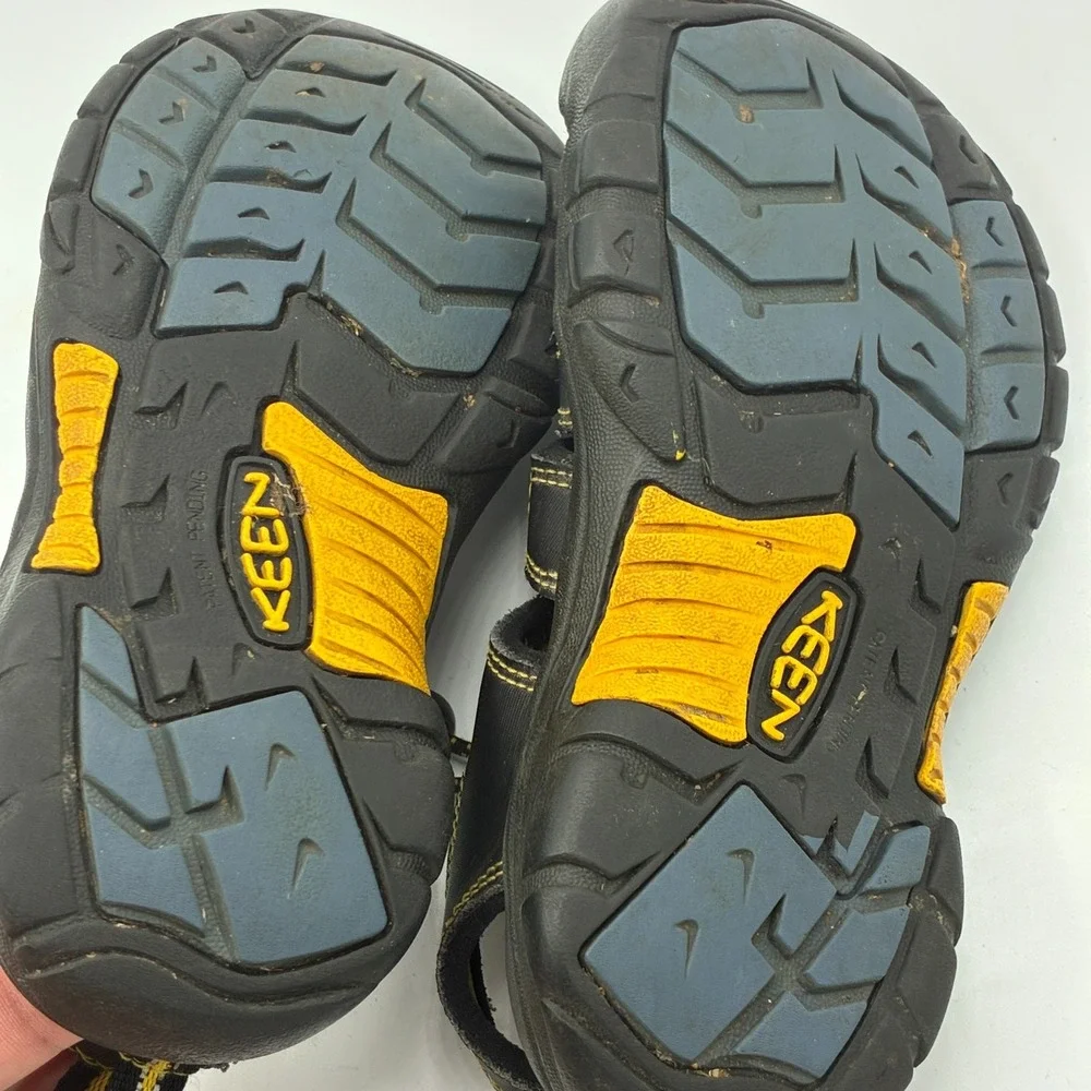 Keen Newport H2 Kids Sandals Size 1 Black Yellow Waterproof Sport